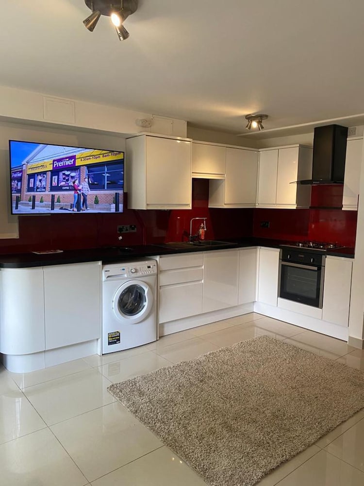 Charming 1-bed Apartment in Chigwell view 4