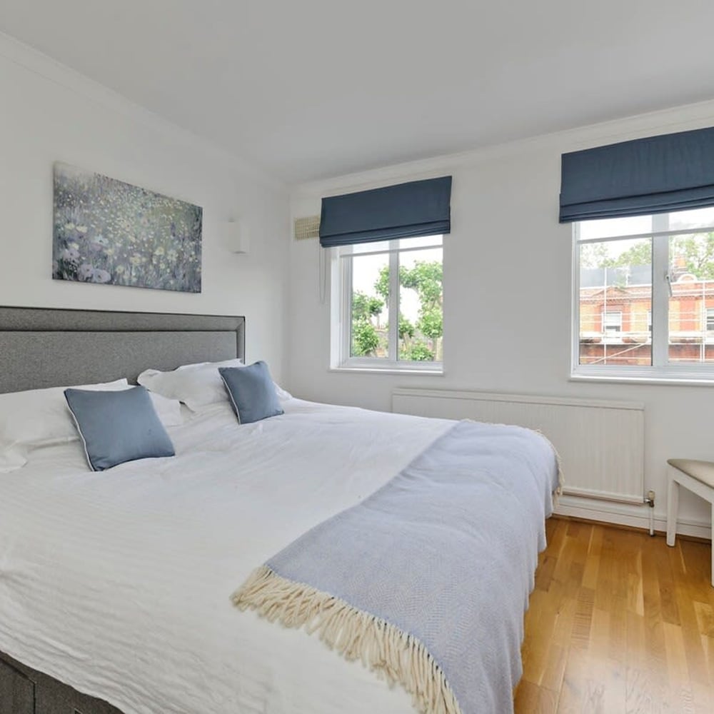 Elegant 3 bed Flat Earls Court