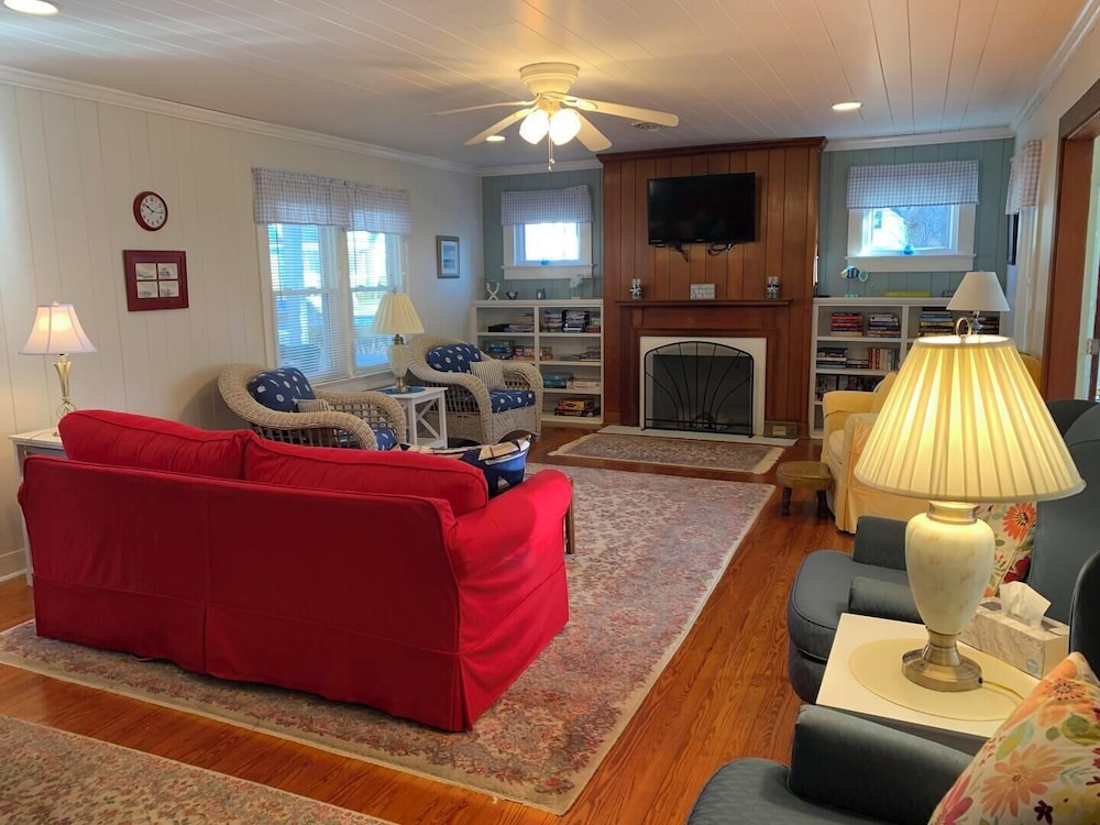 Laurel Street 212a
