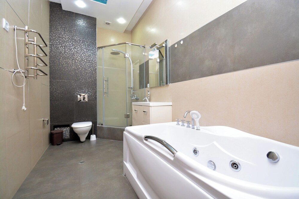 North Ave. Apartments by Luxe Group HH55