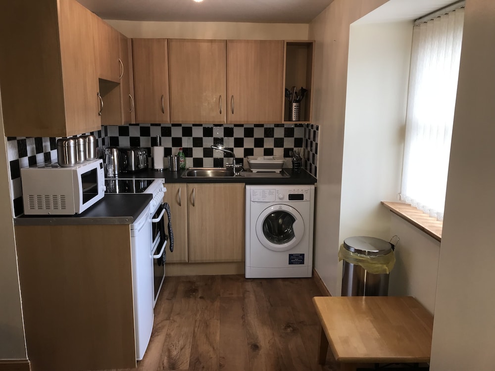 2 Varis Apartments
