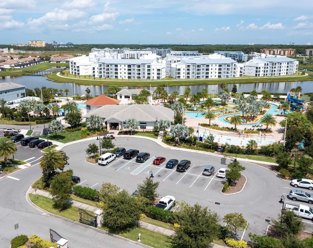 Amazing Townhome With Lake View at Storey Lake Resort