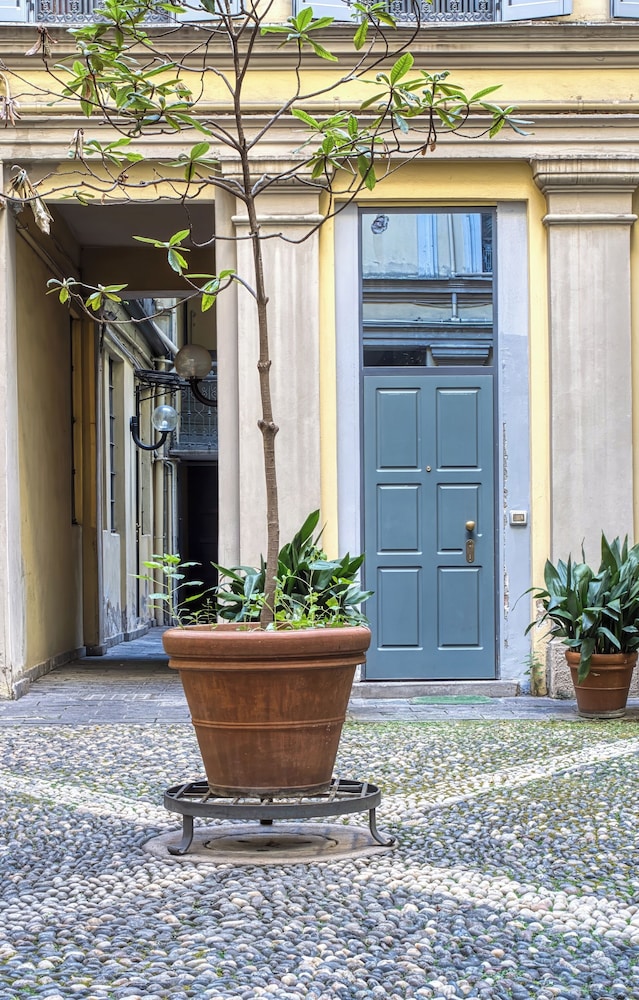 JOIVY Stylish Central Maisonette