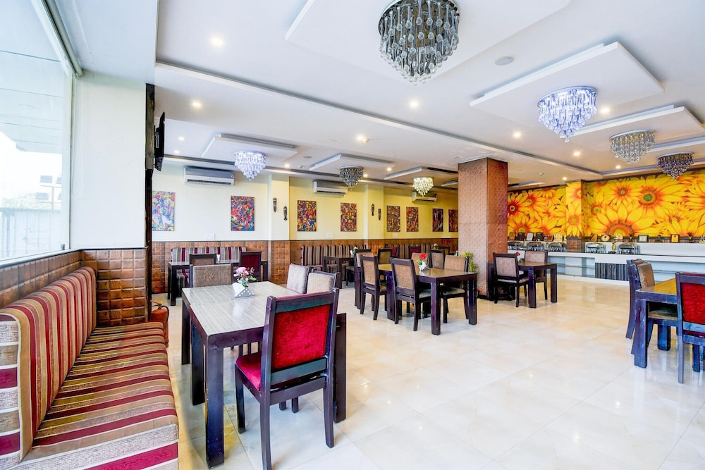 Luxury Stays With Pool Near Akshardham Temple