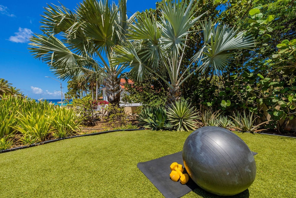 NEW Luxury 4BR Beachfront Villa w Infinity Pool