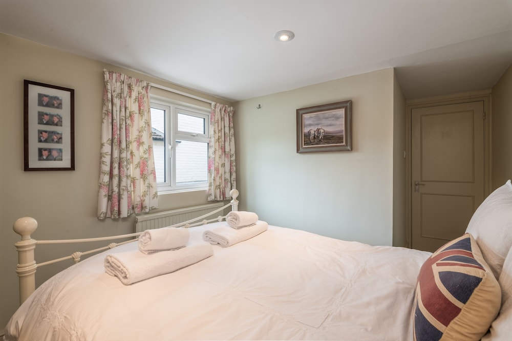 Traditional Fulham Home Close to the River Thames by Underthedoormat
