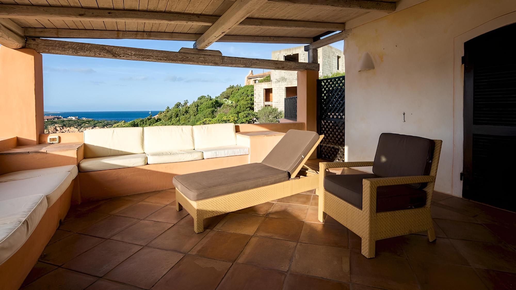 Welcomely - Smeralda Rooftop view 5