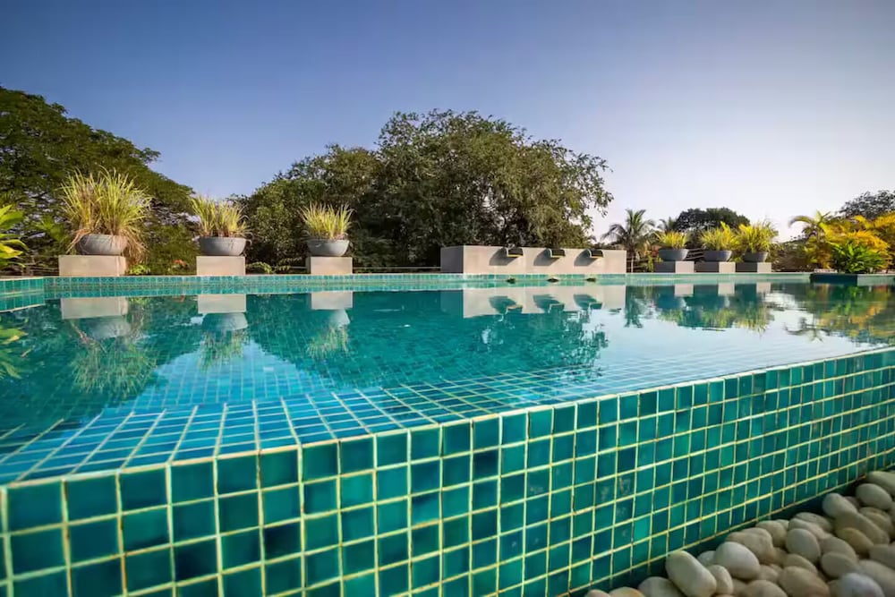 The Coastal Nest - 2BHK by Da Alohas