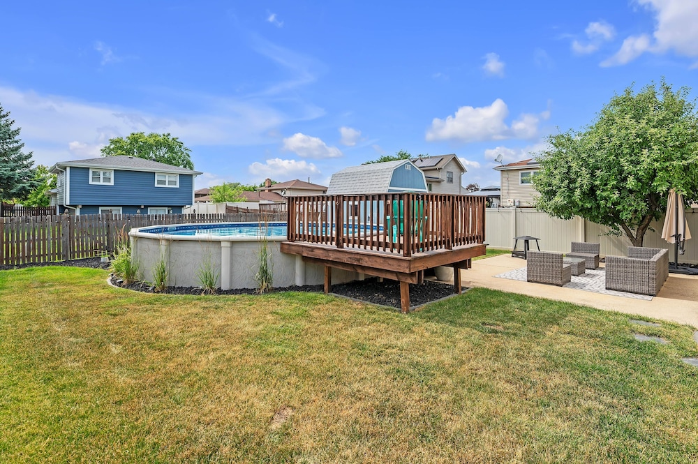 Modern Retreat With Private Pool & Yard 3 Bedroom Home