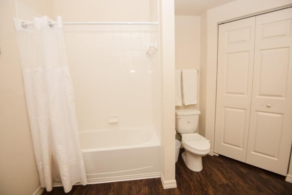 December Special LV 3 Beds 2 Baths Id:61208 - Image 2