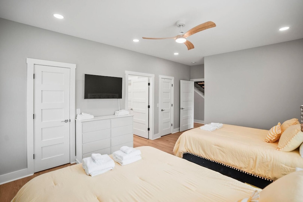 Spacious and Stylish 4-bed, 4.5-bath Home With Stunning Golf Views