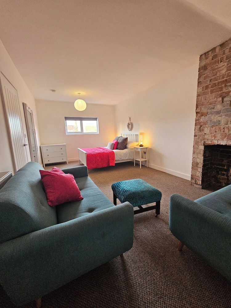 Apartmentsleeps4-marketquarter-wifi-parking