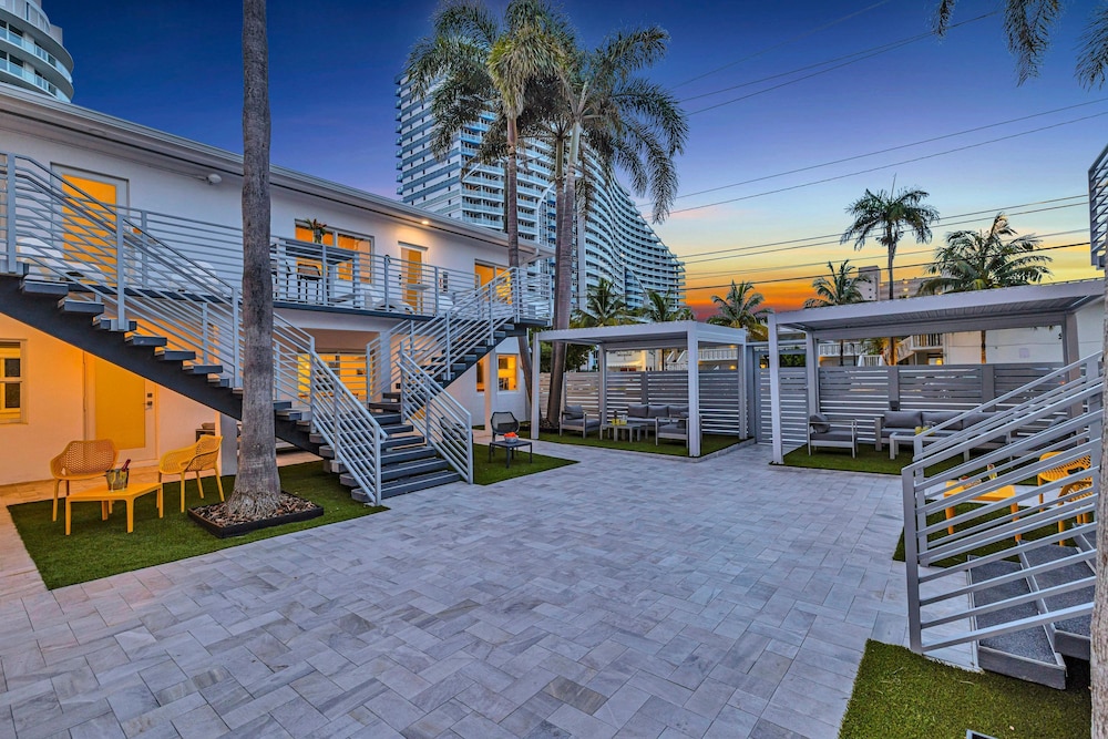Beach Condo King Bed Lush Patio w BBQ Birch Key Four
