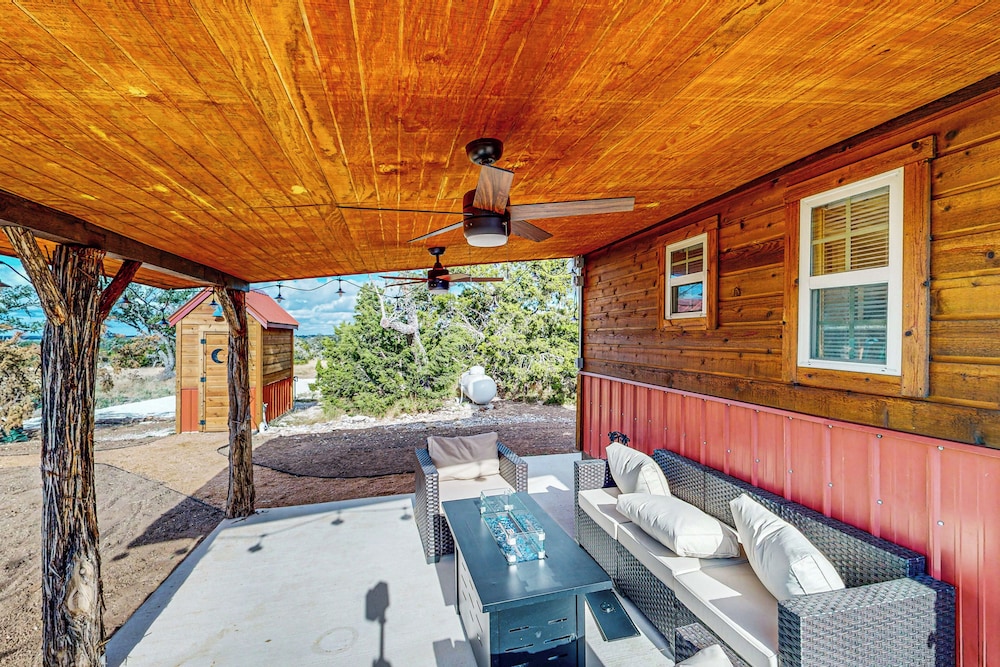 Charming Studio Cabin on the Ranch