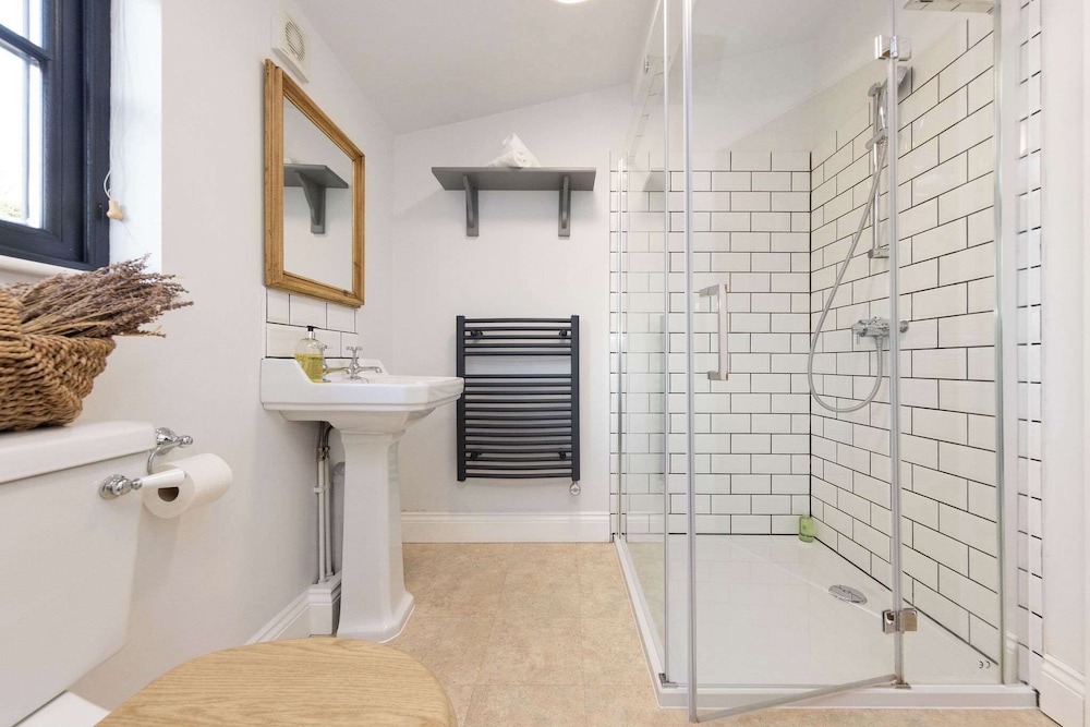 House Annexe Sleeps 18 Heated Pool