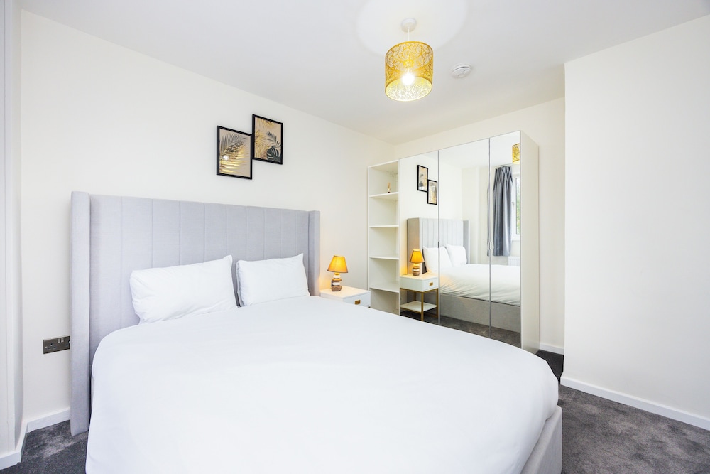 Modern 3 Bedroom House in Stratford