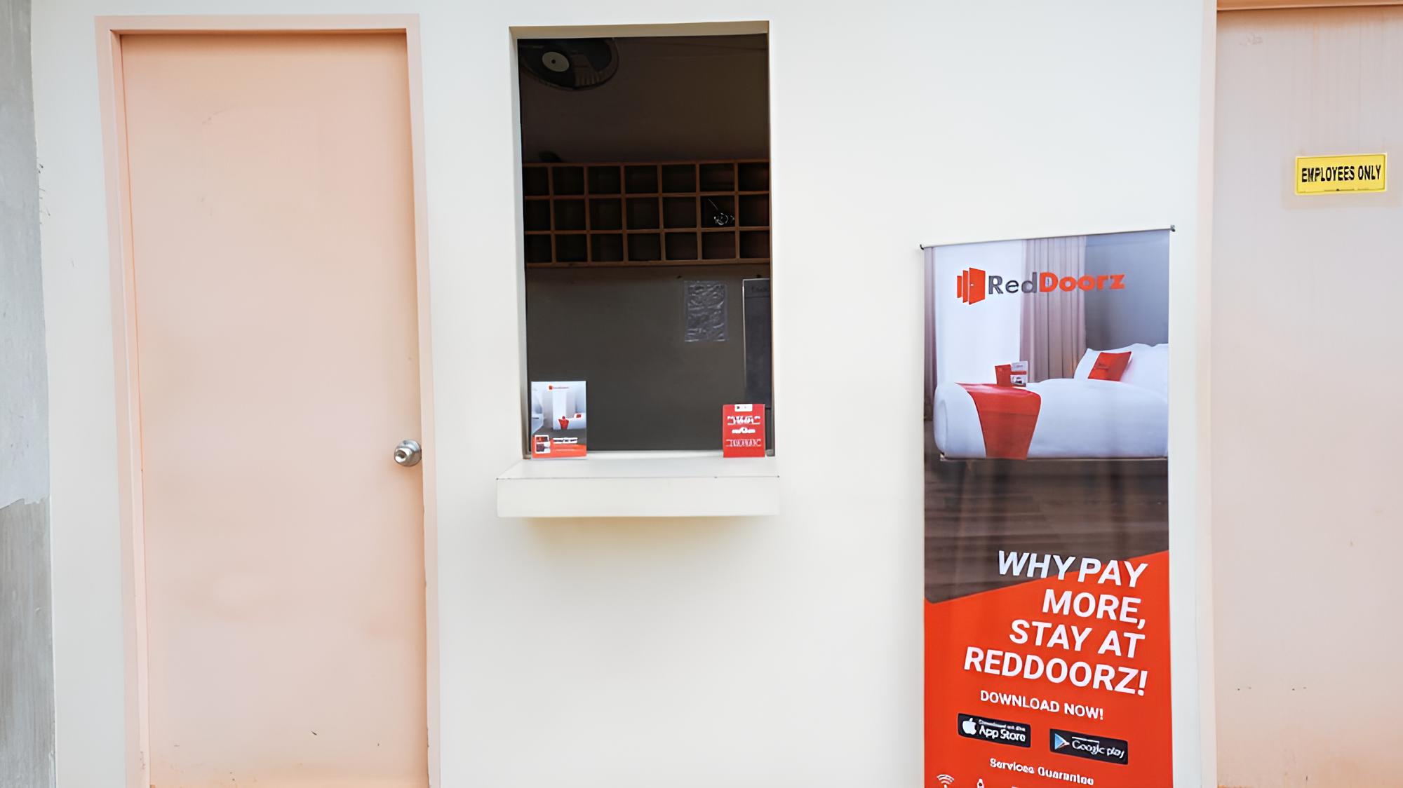 RedDoorz Plus near Talisay Town Center view 5