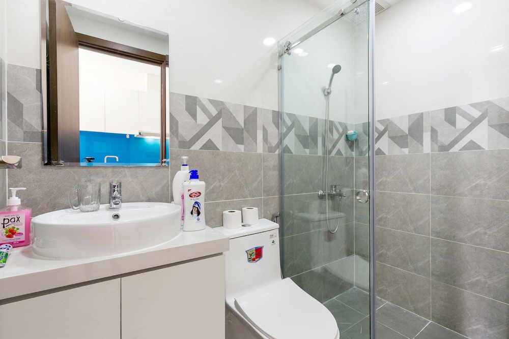 Jennifer House - Millenium Apartment
