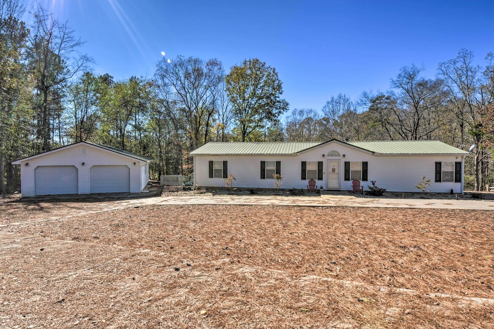 Lovely Lake Hartwell Retreat With Dock  Grill! - Property Image 3