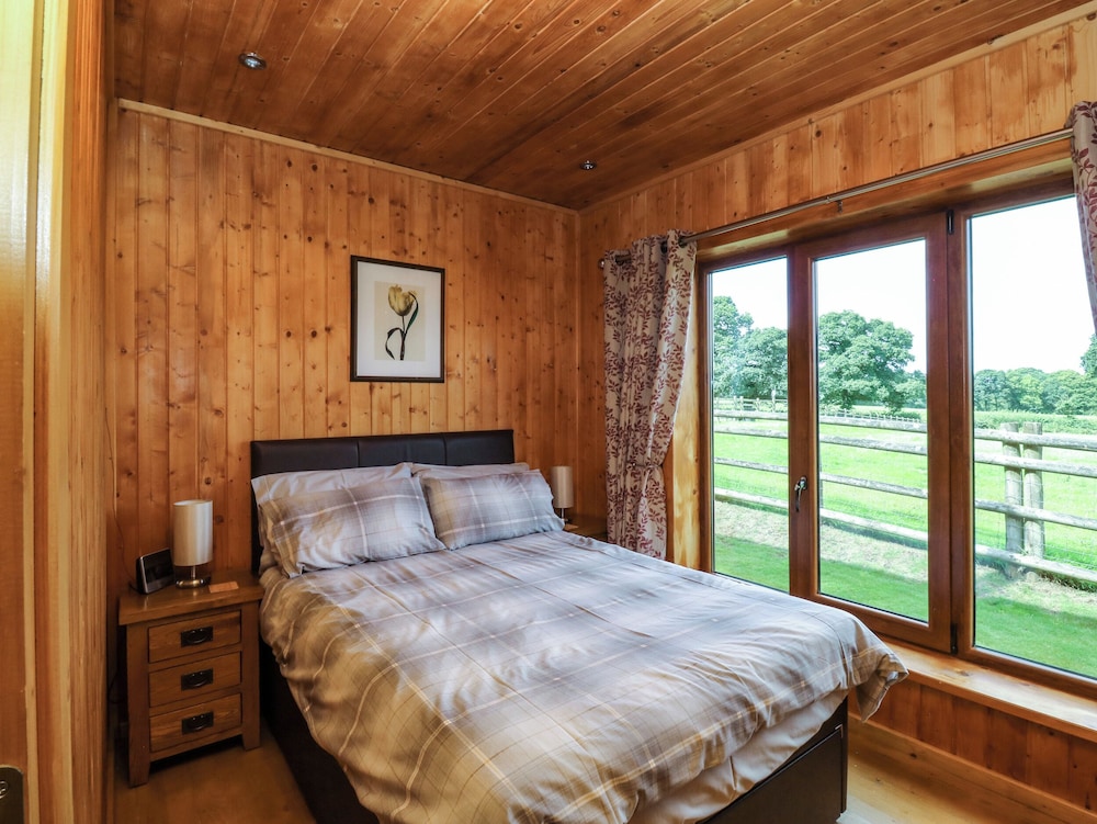 Barn Shelley Lodge