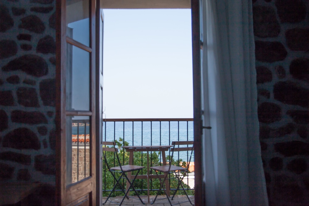 Olive Press Hotel & Apartments