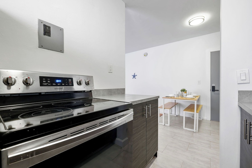 Harding Avenue Apartments by Andes STR