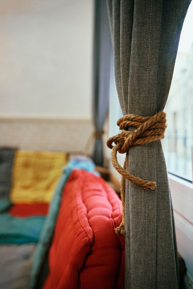 LOFT HOSTAL Group 33