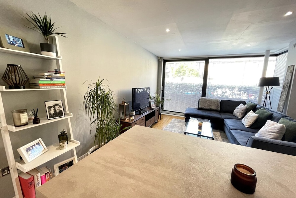 Pristine 1bedroom Flat W/private Patio - Stockwell!