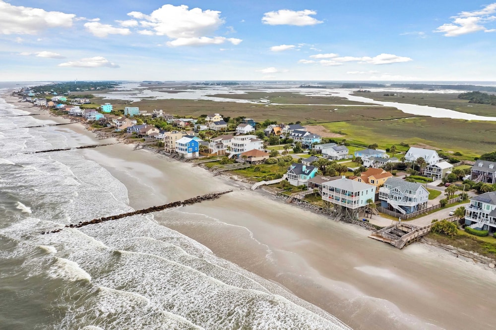 Oceanfront w/ Pool, Panoramic Deck Views, 5bdr Folly Ocean Breeze by Avantstay