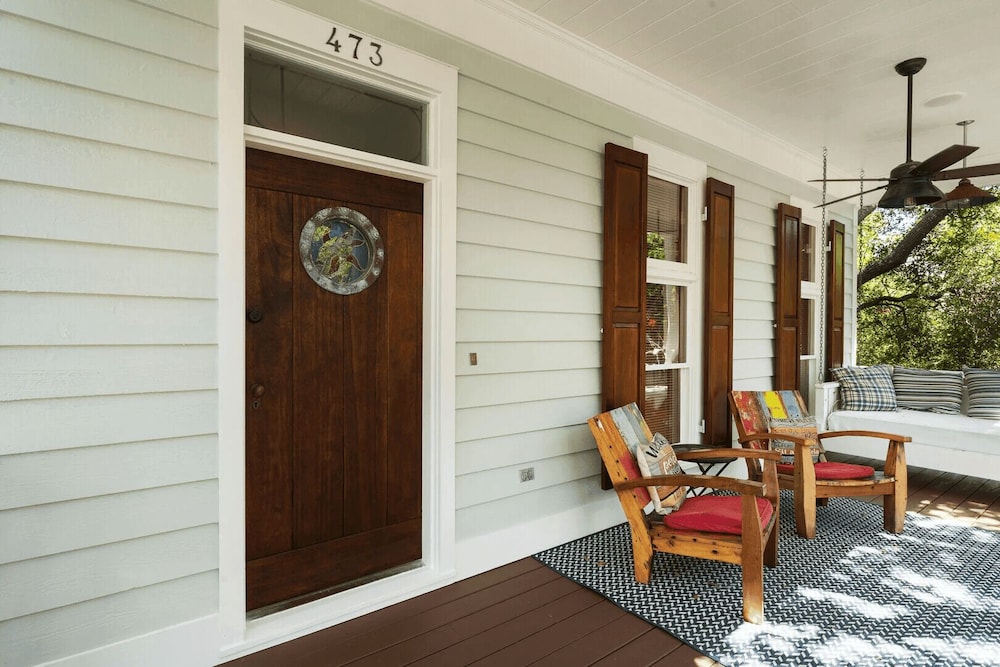 30A Grayt'n Greatful by Avantstay Charming Home+cottage, Walk to Western Lake
