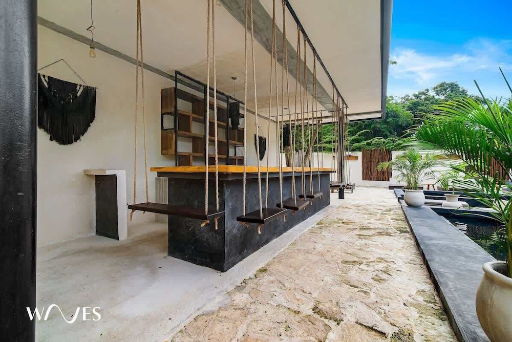 Ocean Breeze Loft Steps Away From Hotel Zone