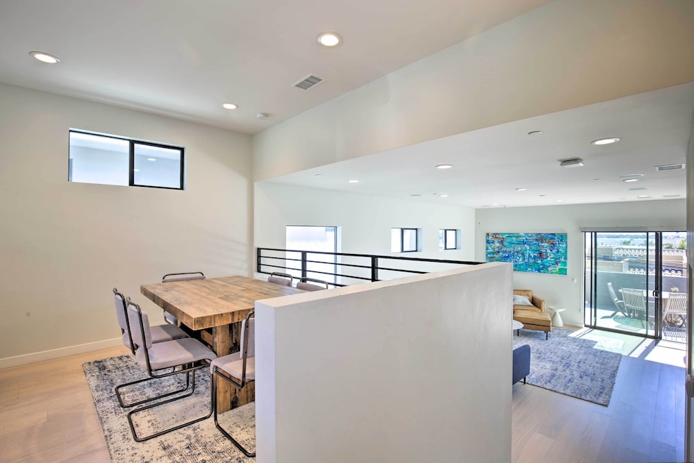 Chic San Diego Abode Rooftop Balcony + Bay Views!