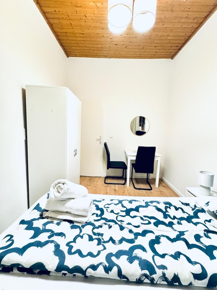 Elegant Five Bedroom Residence Alterlaa
