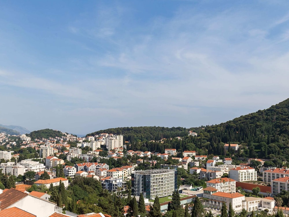 Green Hills Apartment - One Bedroom Apartment With Balcony and Sea View