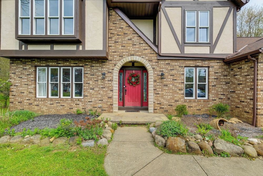 Bike, Fish, Golf & More: Stately Tudor in Mogadore