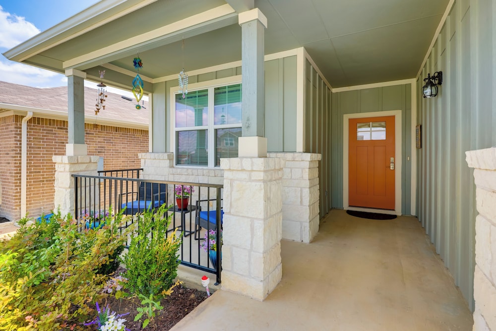 3 Mi to Dtwn Kyle: Wfh-friendly Home w/ Patio