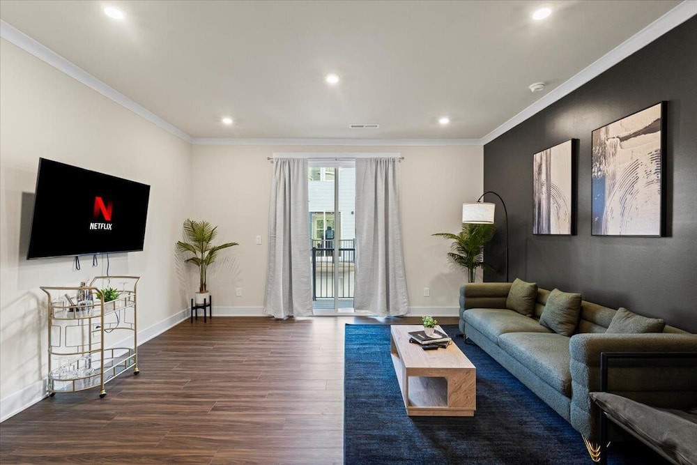 3BR King Townhouse Rooftop in Uptown CLT