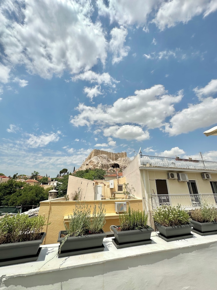 Step One - Luxury Suites right in the heart of Acropolis next to metro station