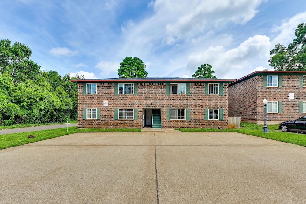 The Homestead Luxury-cozy 2BR Apartments Near SFA