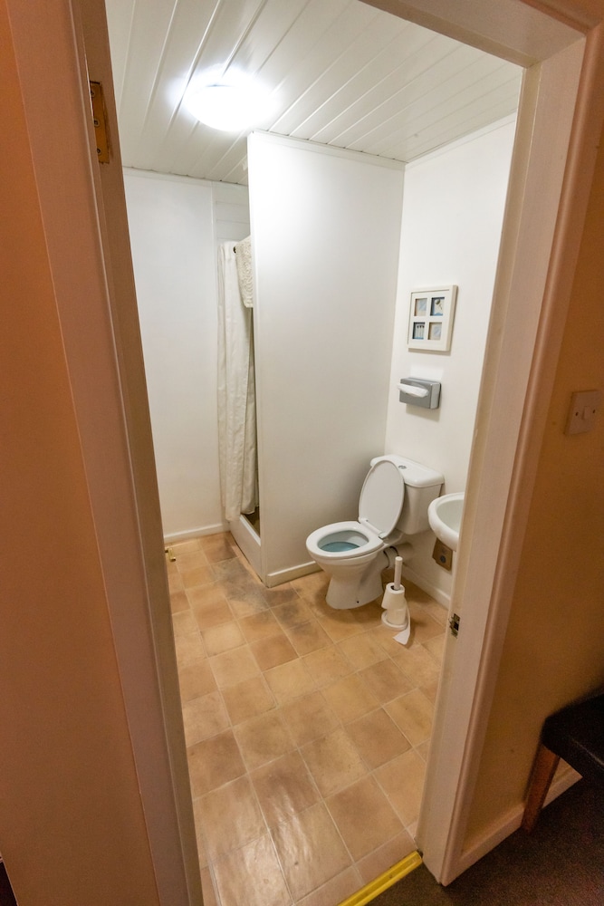 Hartlepool Vacations - Aarondale Guest House - Property Image 5