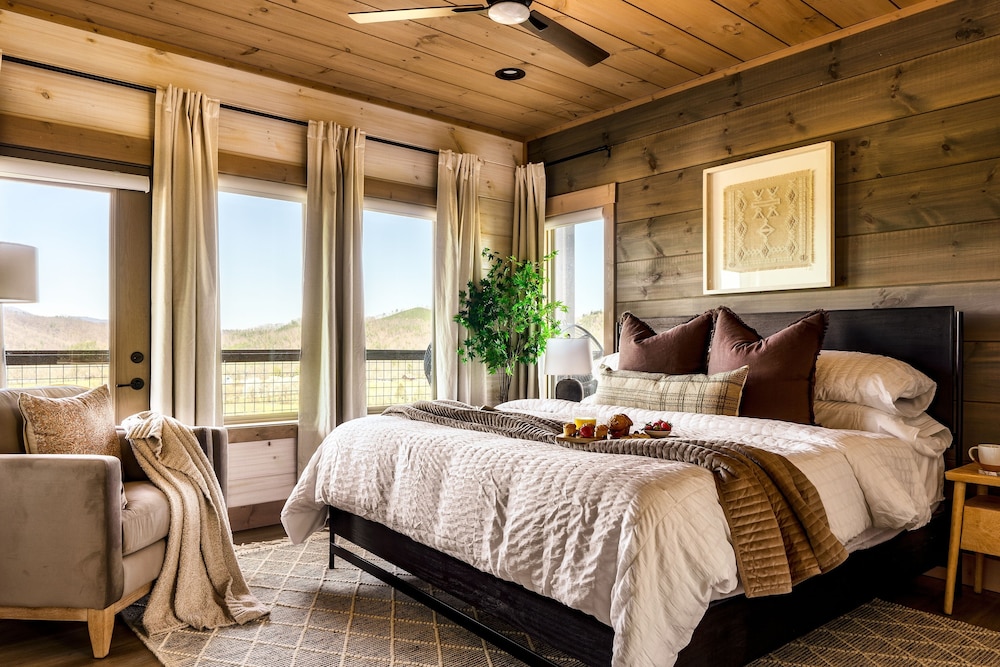 The Luxe 4 Bedroom Cabin