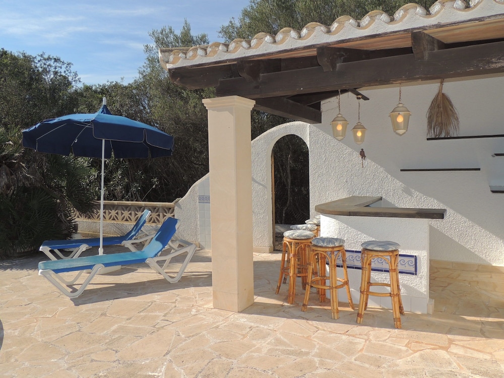 Charming Villa With Private Pool and air Conditioning, Near the Beach photo 4