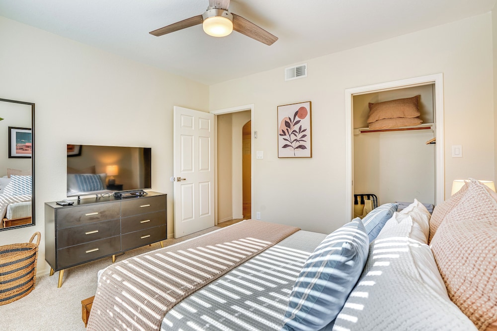 Family-friendly Condo w/ Pool Access in Phoenix!