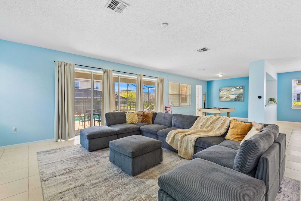 Minutes to Disney Parks + Universal Sleeps 21 w/ Pool, Hot Tub, Game Room