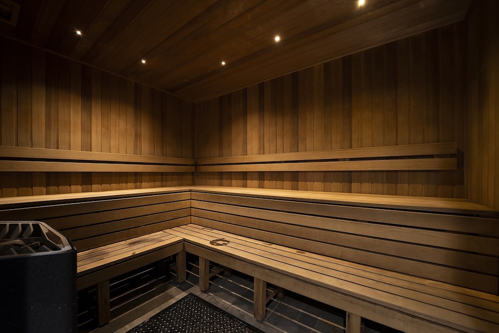 Chic Inner-city 2-bed Abode With Pool, Gym & Sauna