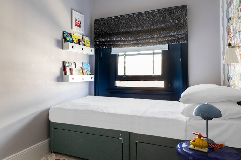 Westbourne Park Road XVI by Onefinestay