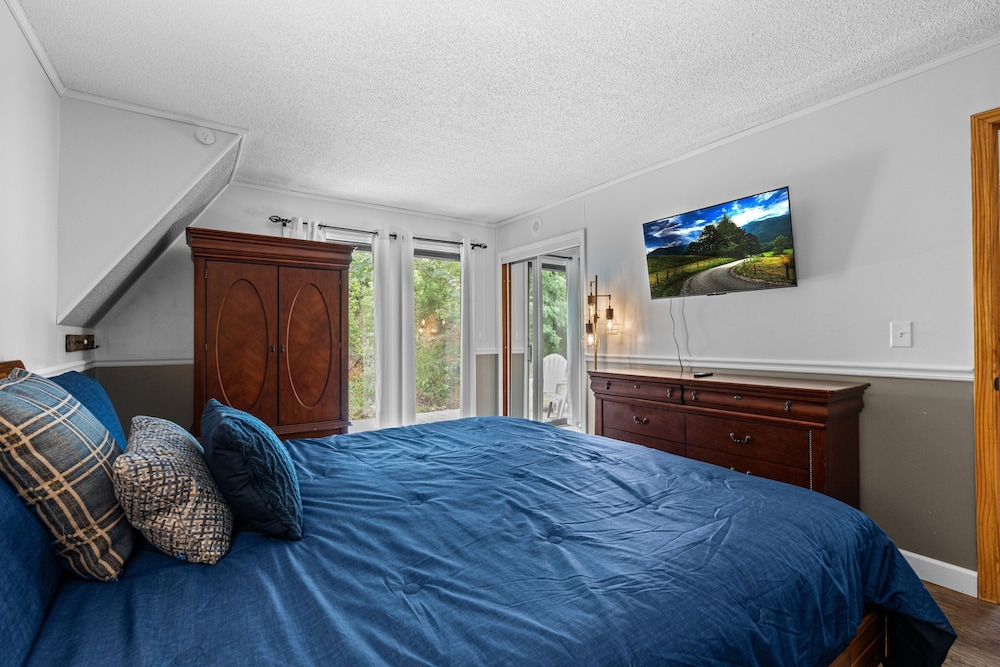 Smoky Everest 4 Bedroom Chalet