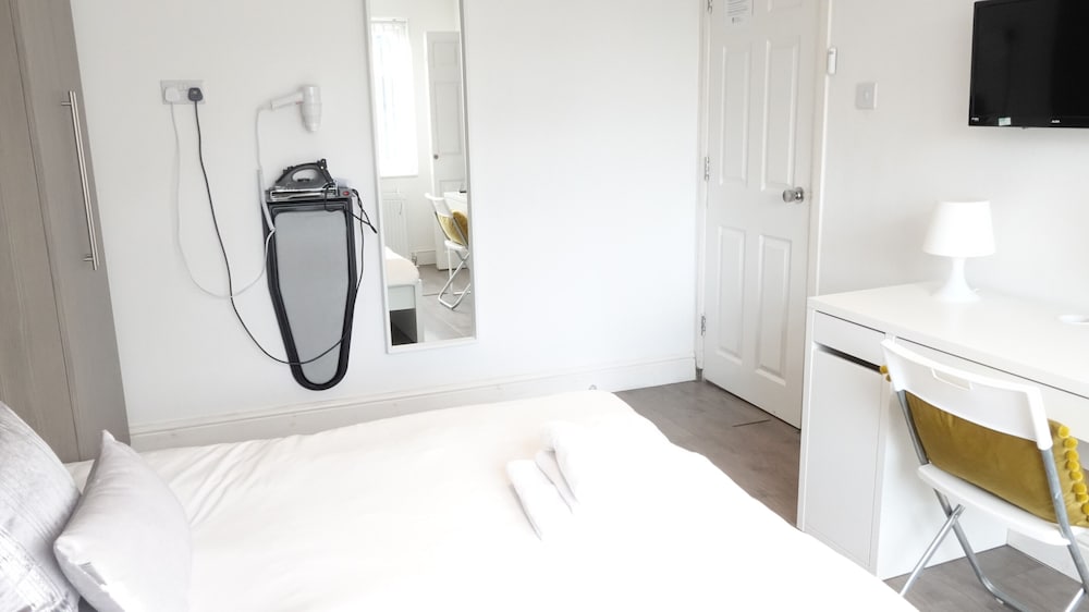 Grand Airport Ensuites view 4