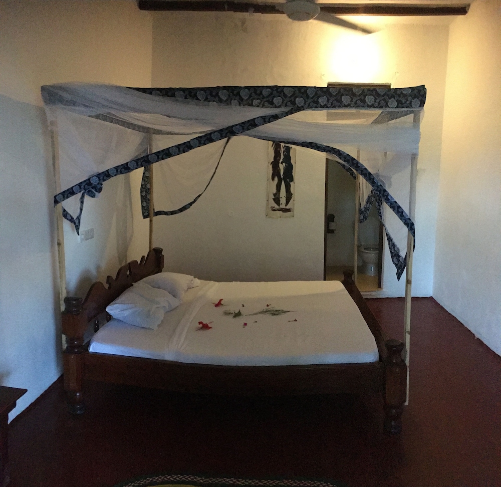Zanzi Rest bungalows view 2