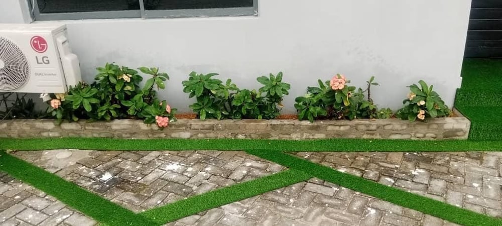 Charming 2- Bedroom Duplex